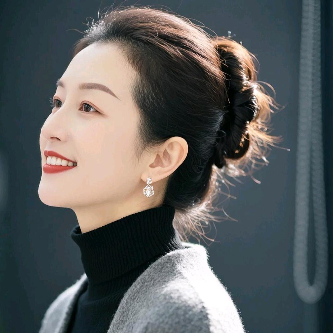 @华英