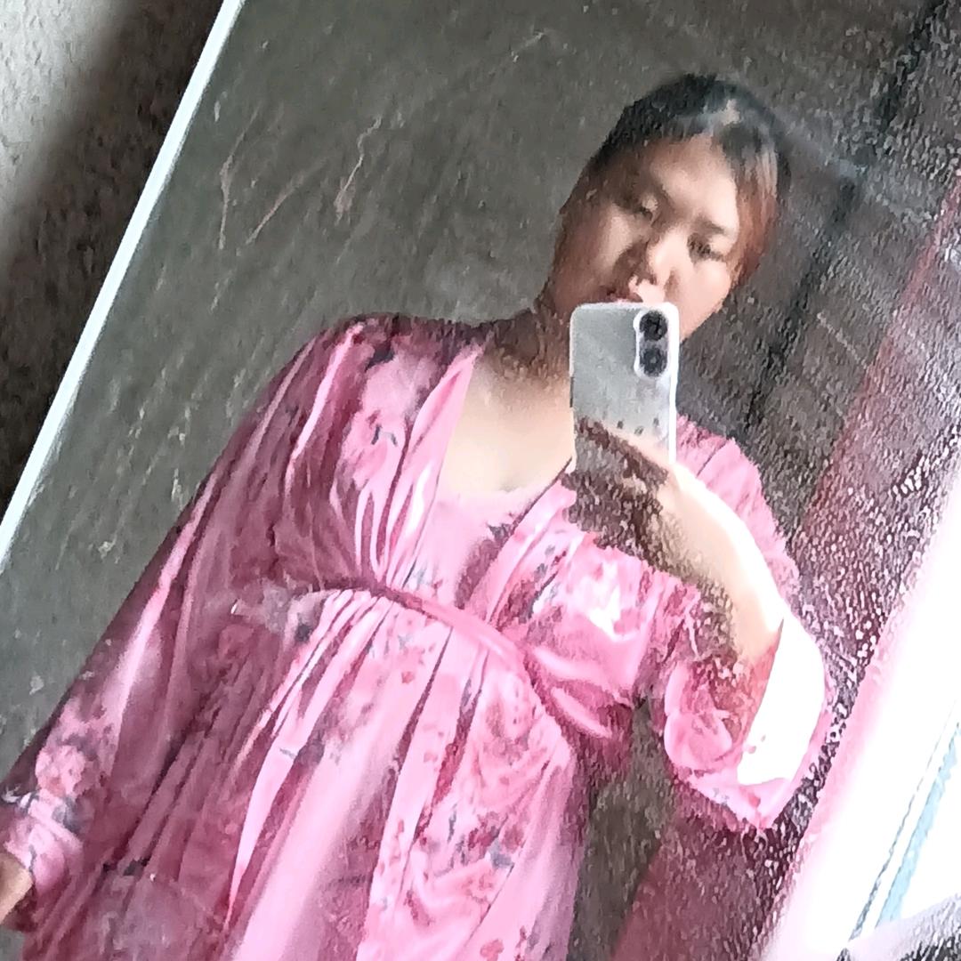 卢伟微微