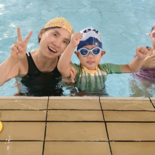 加能游泳常教练