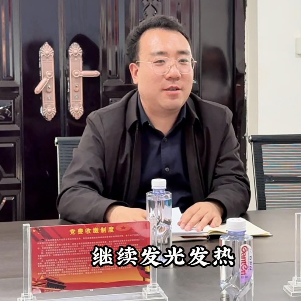 王店南村书记冯斌