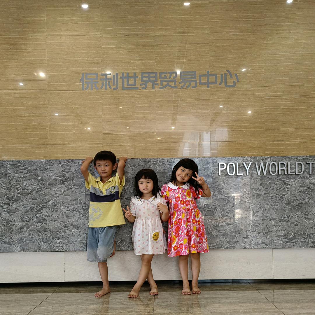 爱拍视频的小孩