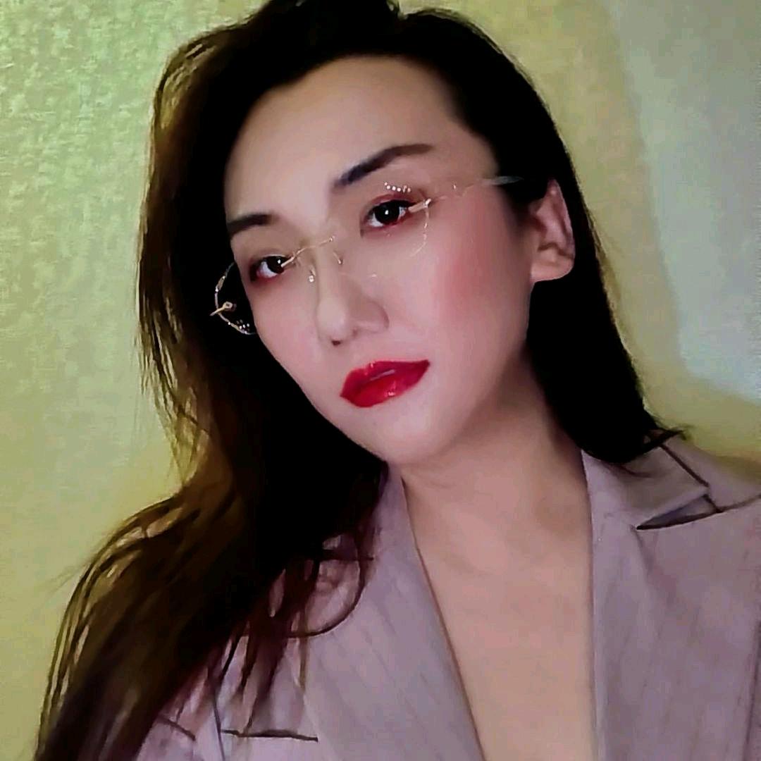 女王脚下