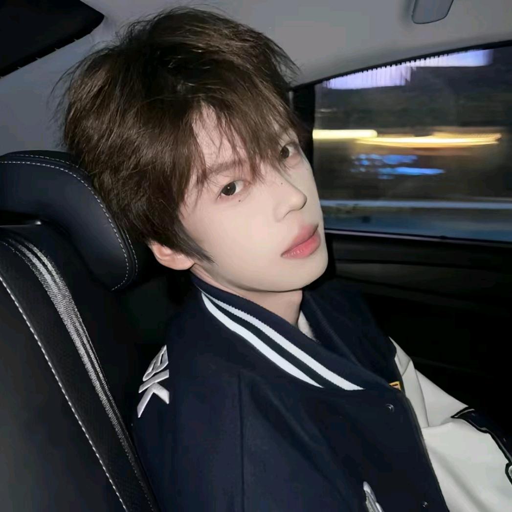 大帅哥，每天晚上9点半直播