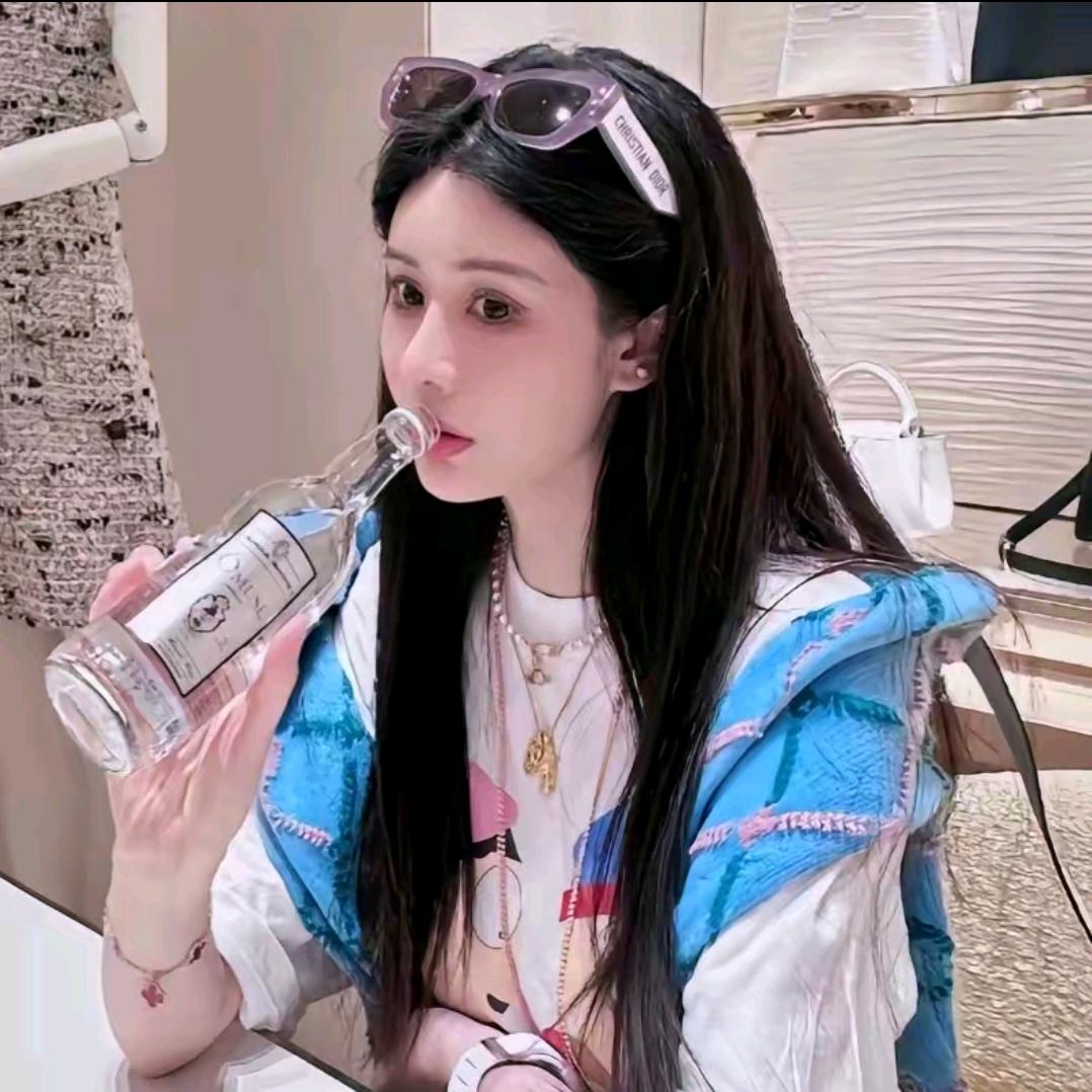 韦雪(分享日常美妆)