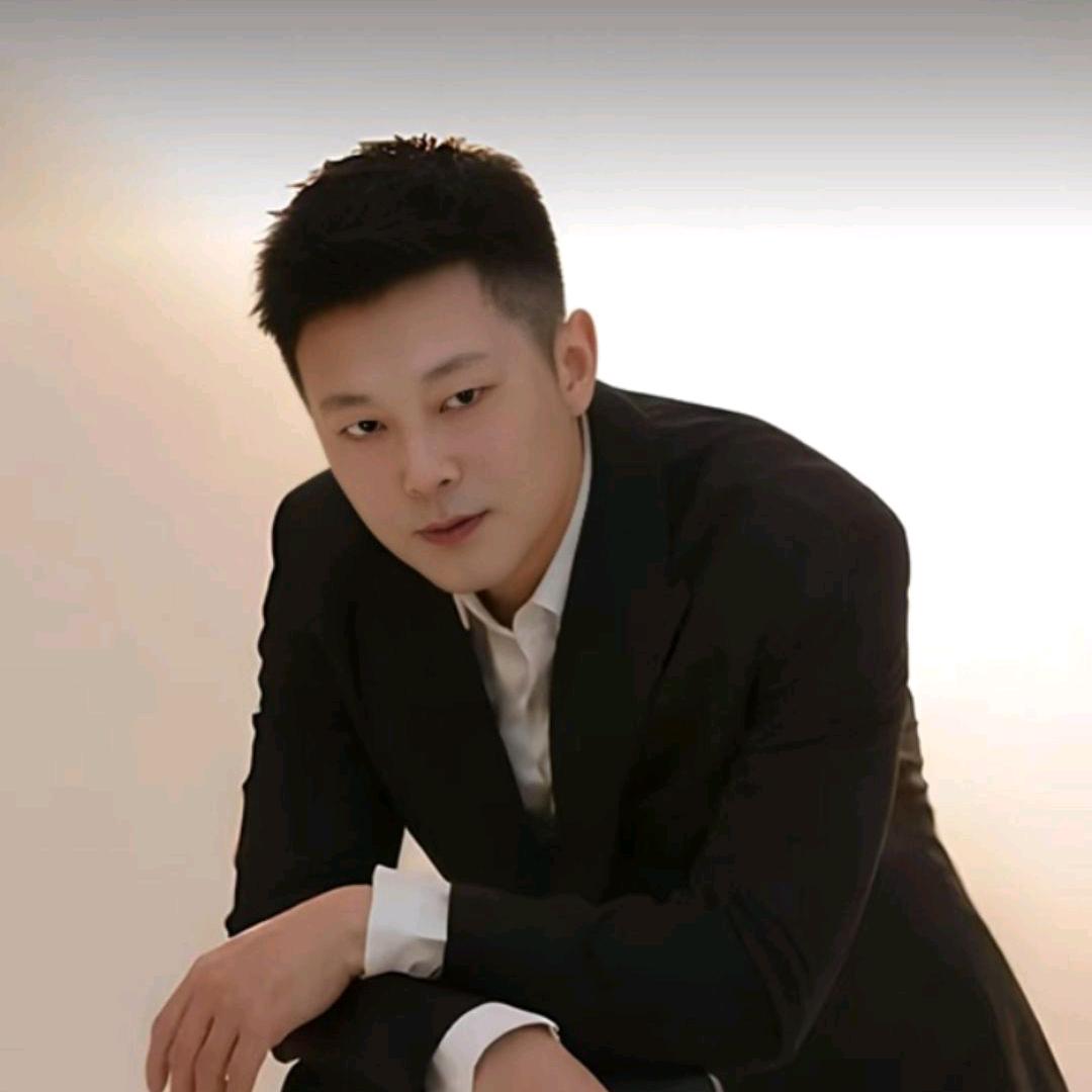 阿抖.