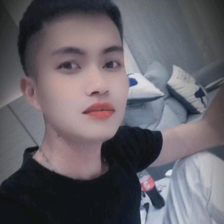 ꧔ꦿᩍ一个人ᥫ᭡撑伞