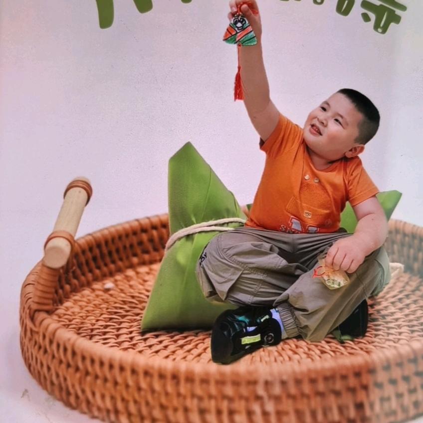 两个大孙子的奶奶