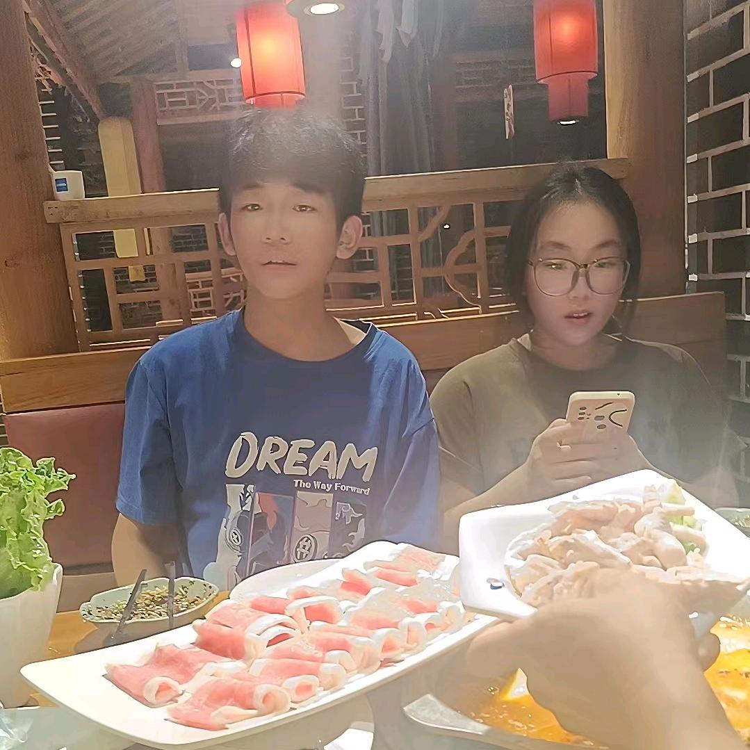 劉莲飞翔，为你婷劉