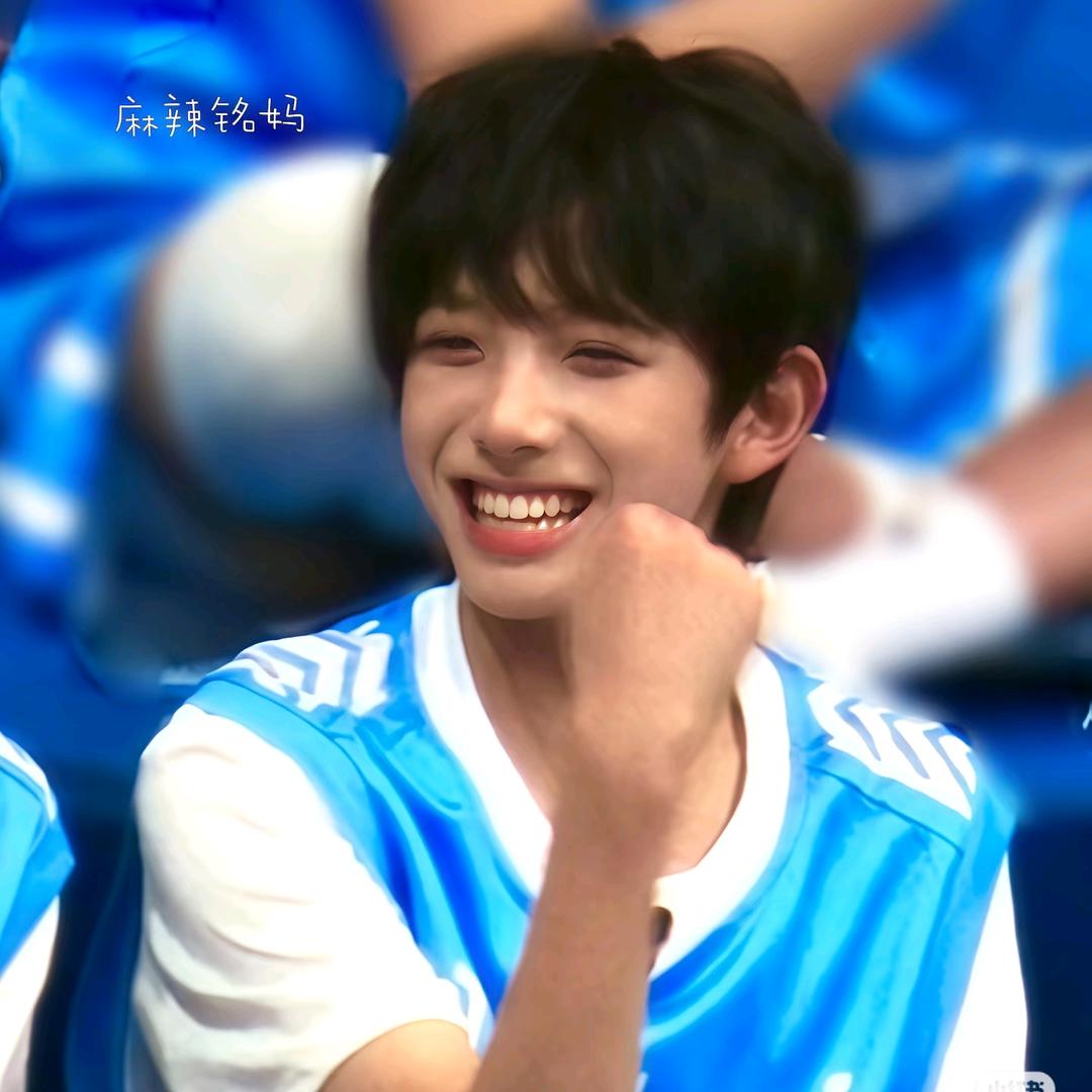 铭铭就很好看