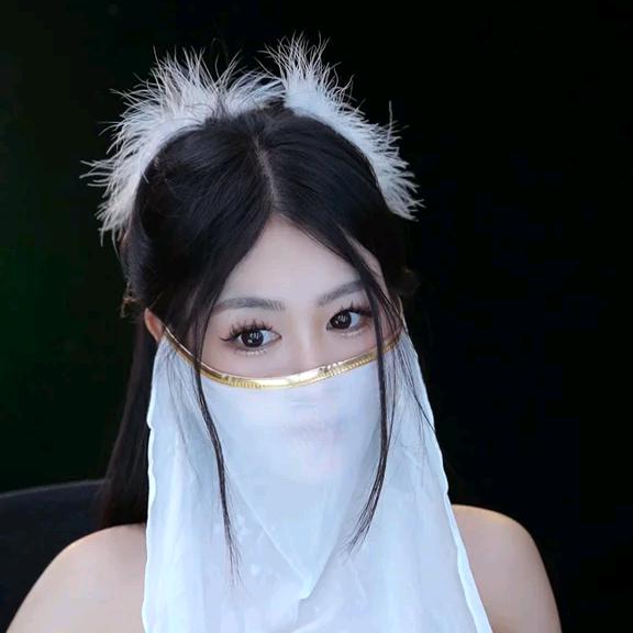 伊素颜🌻⁹²¹¹