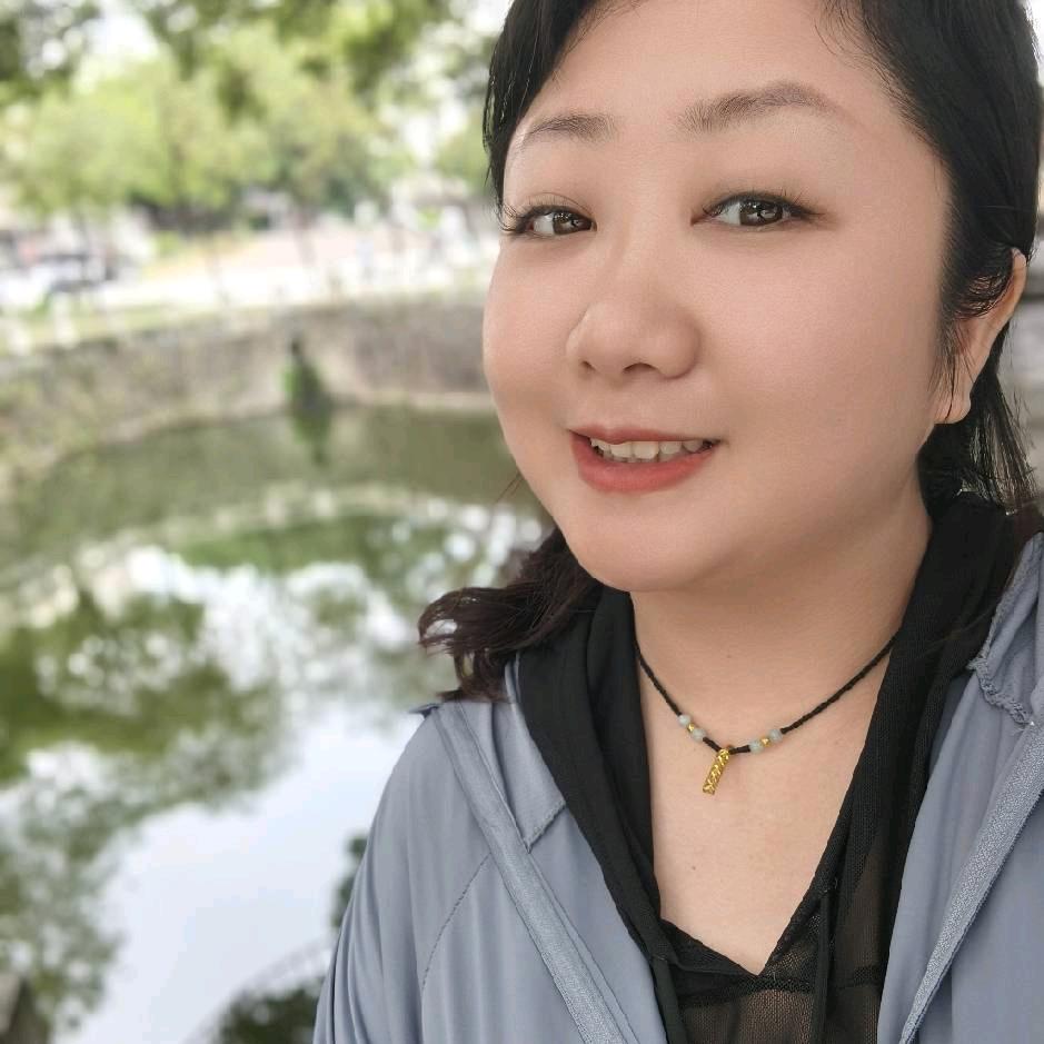 开心的小白鼠