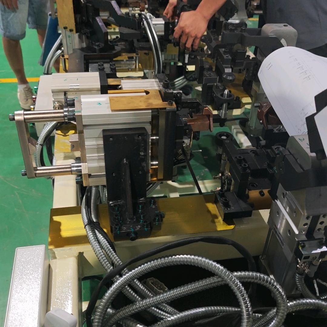八级钳工。手搓航母。
