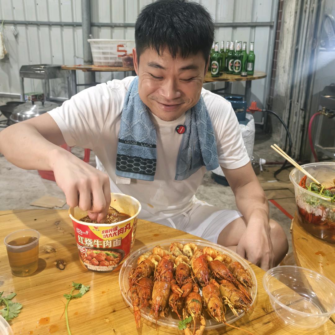 万高陶瓷斜对面