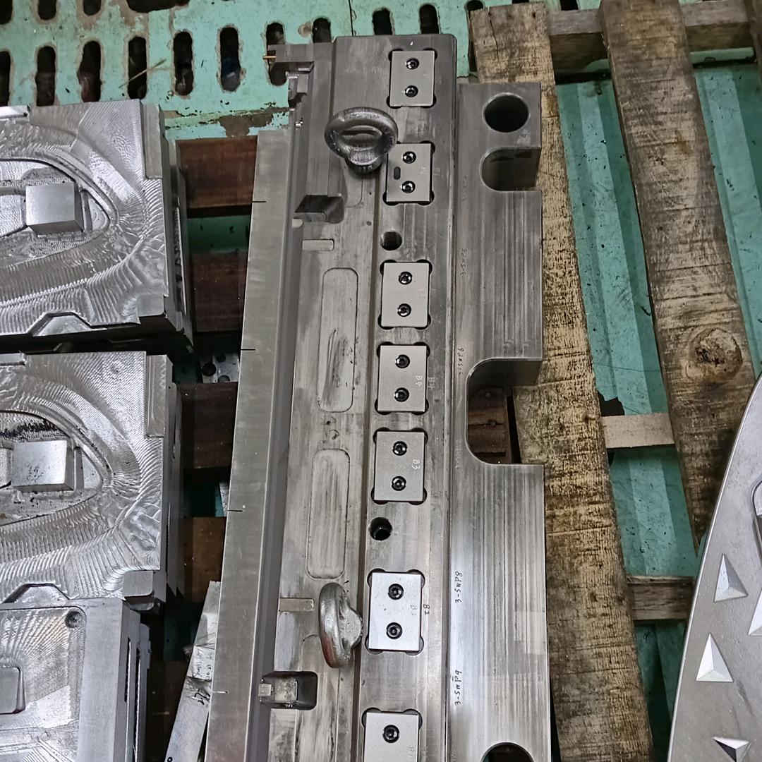 模具火花机放电加工