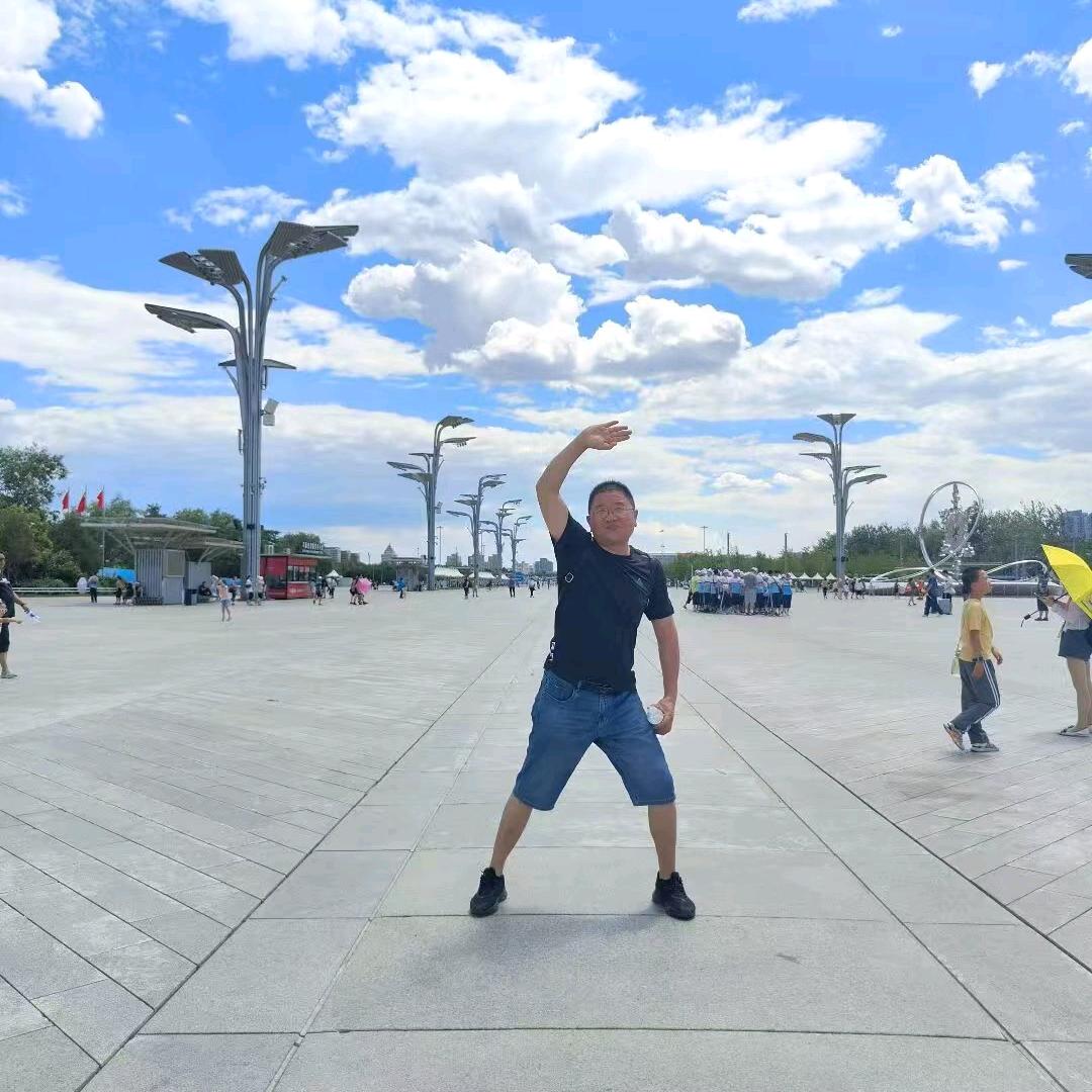 明佰装饰🇨🇳眼镜哥