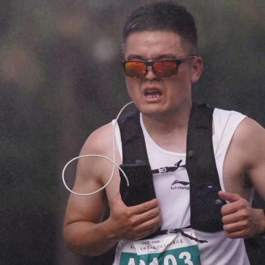 老登跑不动（马拉松爱好者）