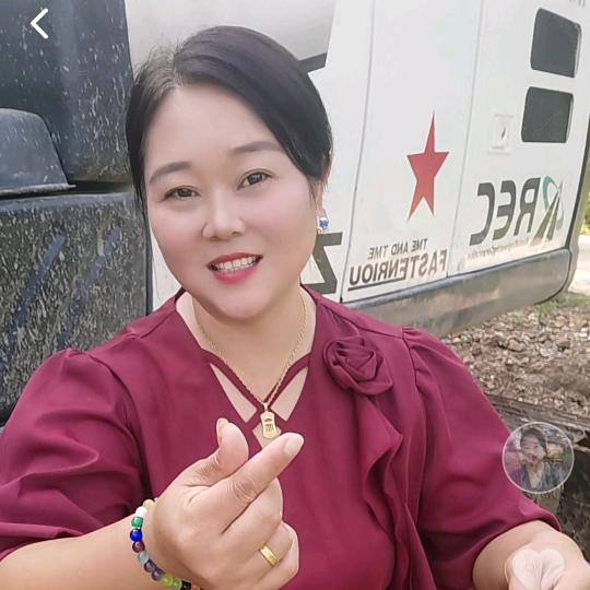 跑现场挖机嫂子