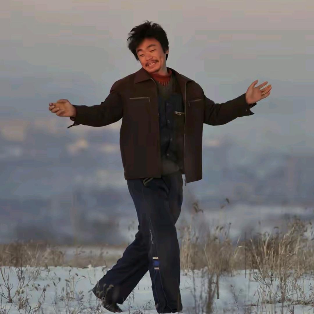 后来我们唯一的联系方式只能在梦里