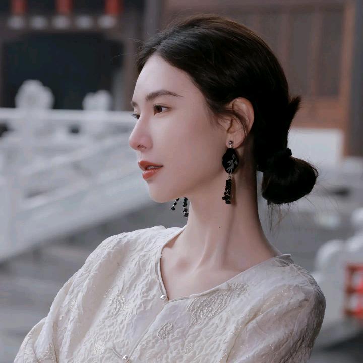 李星儿（宝藏穿搭）