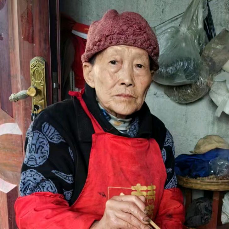 77岁反击野猪黄奶奶