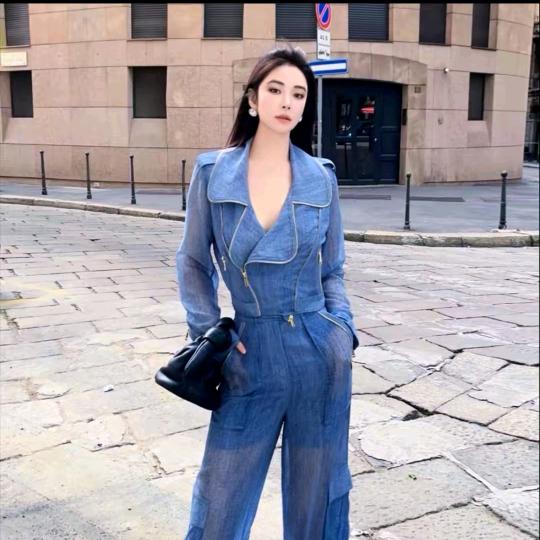 国际时装💓迪丝嫚苓