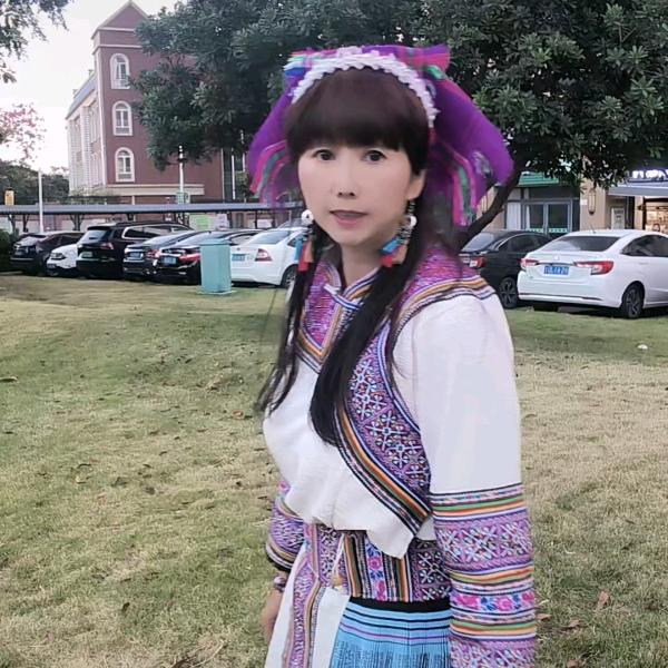 依一（下午2：10分）开播号在主页走路直