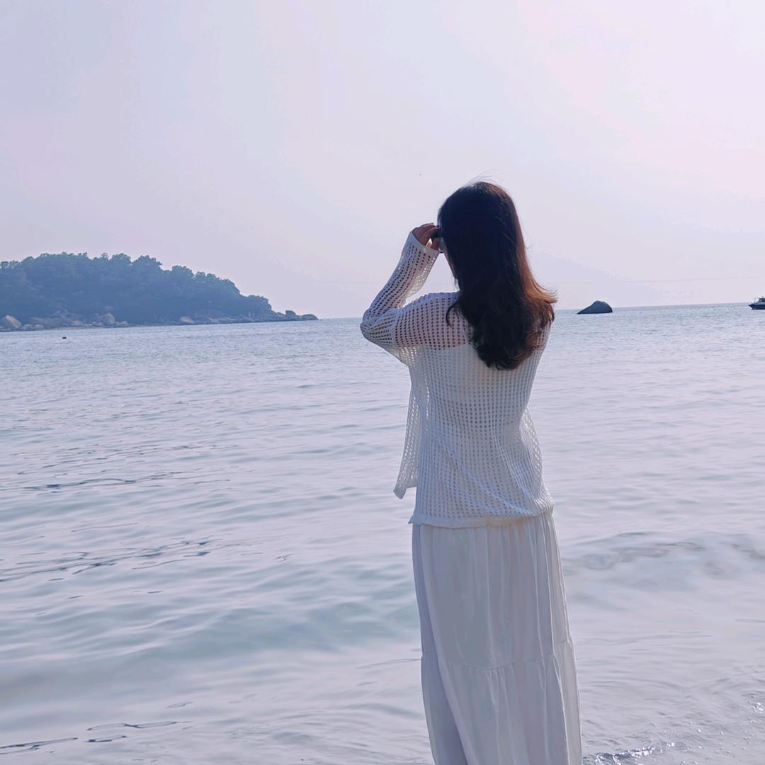 听এۣۖิ说糖果很꧔甜