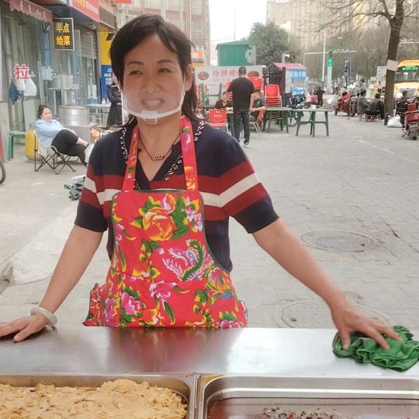 三原，霞姐糟鱼王，地址城隍庙，广场