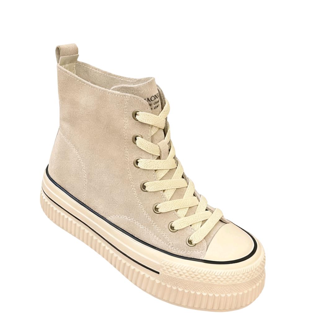 小白鞋羽马丁靴