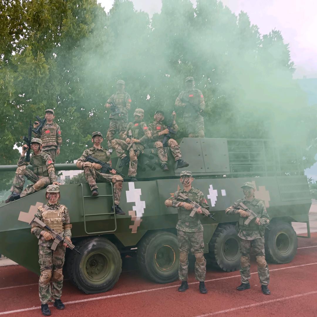 看孩子的李教官