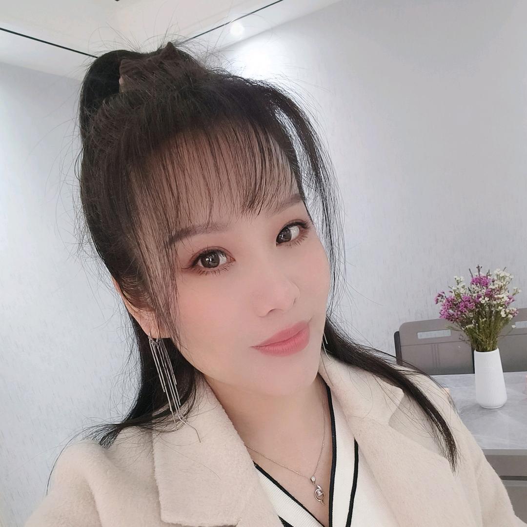 荣儿 （每晚21：00直播）