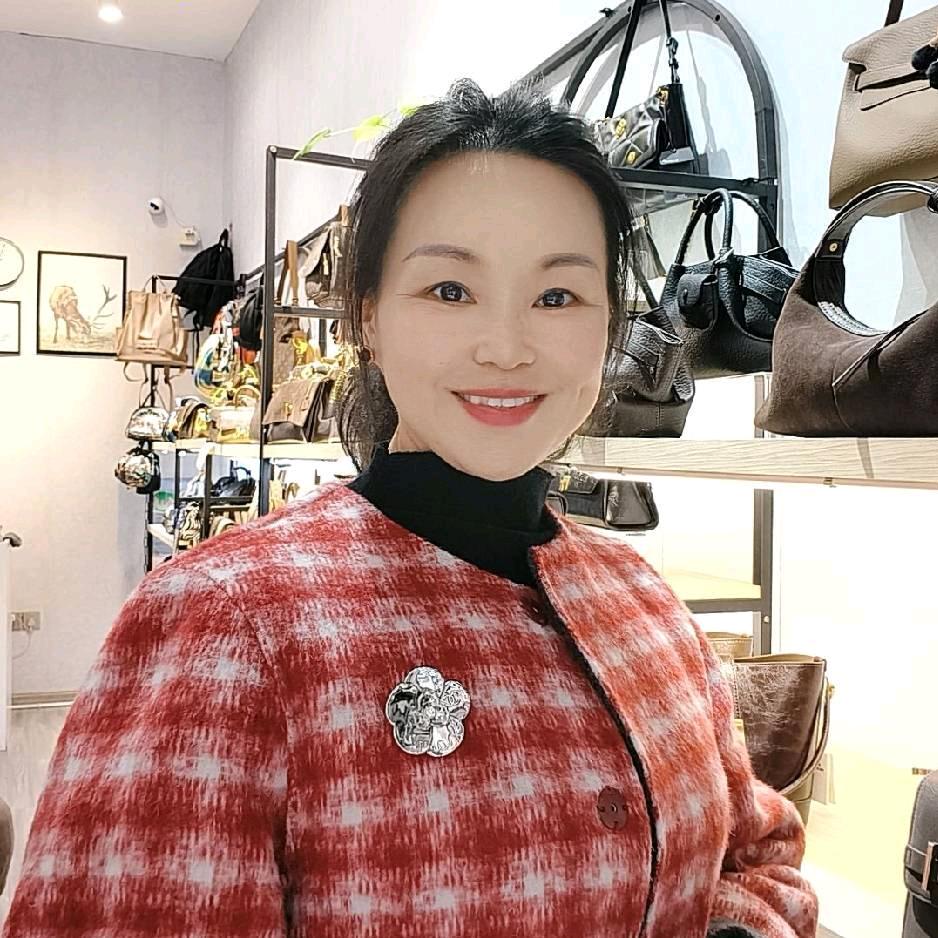 红姐:湘潭箱包集合店