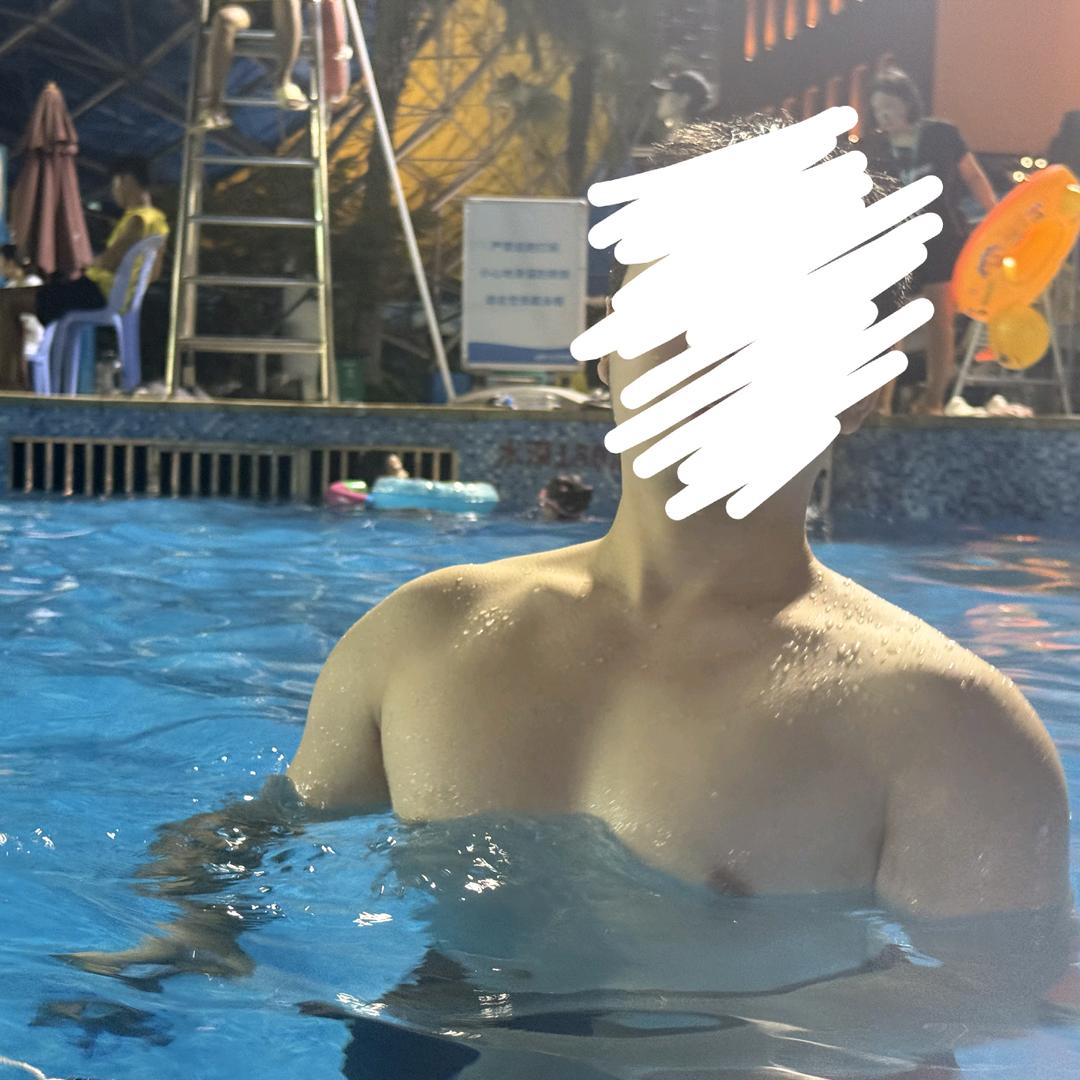 爱睡觉的鲨鱼🦈