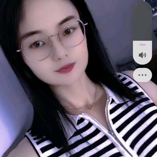 《爱笑》👭👭