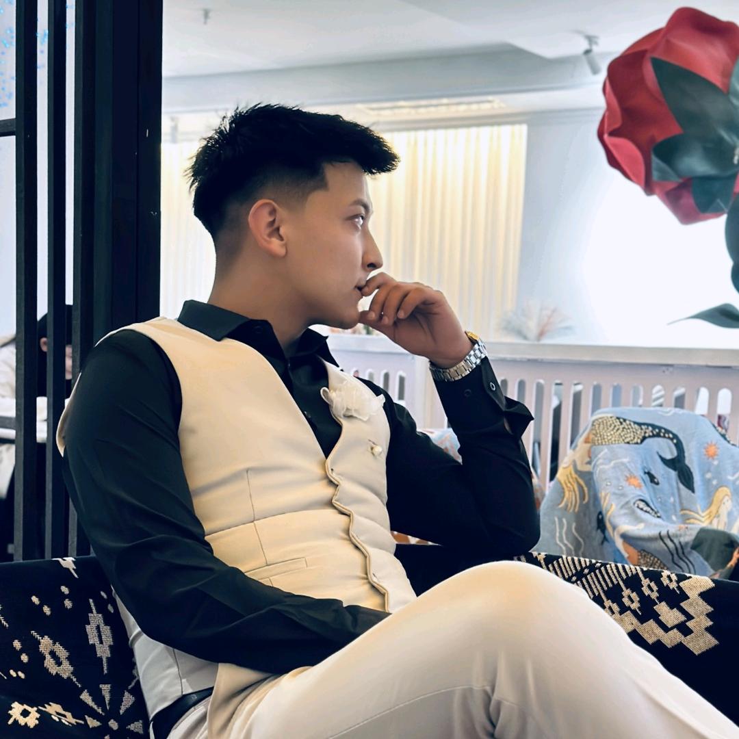 悦派对 KTV 经理：阿迪力