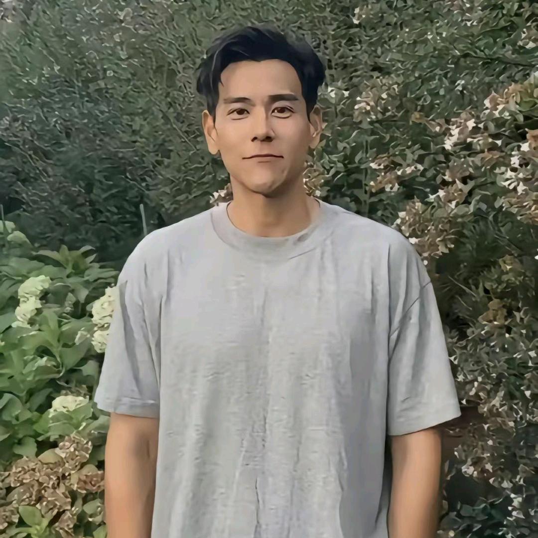 寂寞擎天柱半夜看瓜子二手车被大黄蜂发现