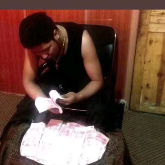 ࿐人不风流枉少年