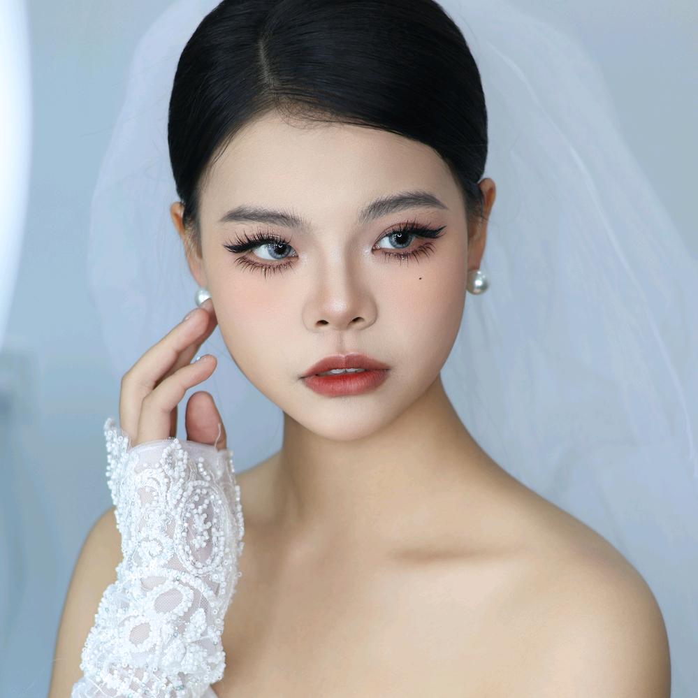 黄小小美妆培