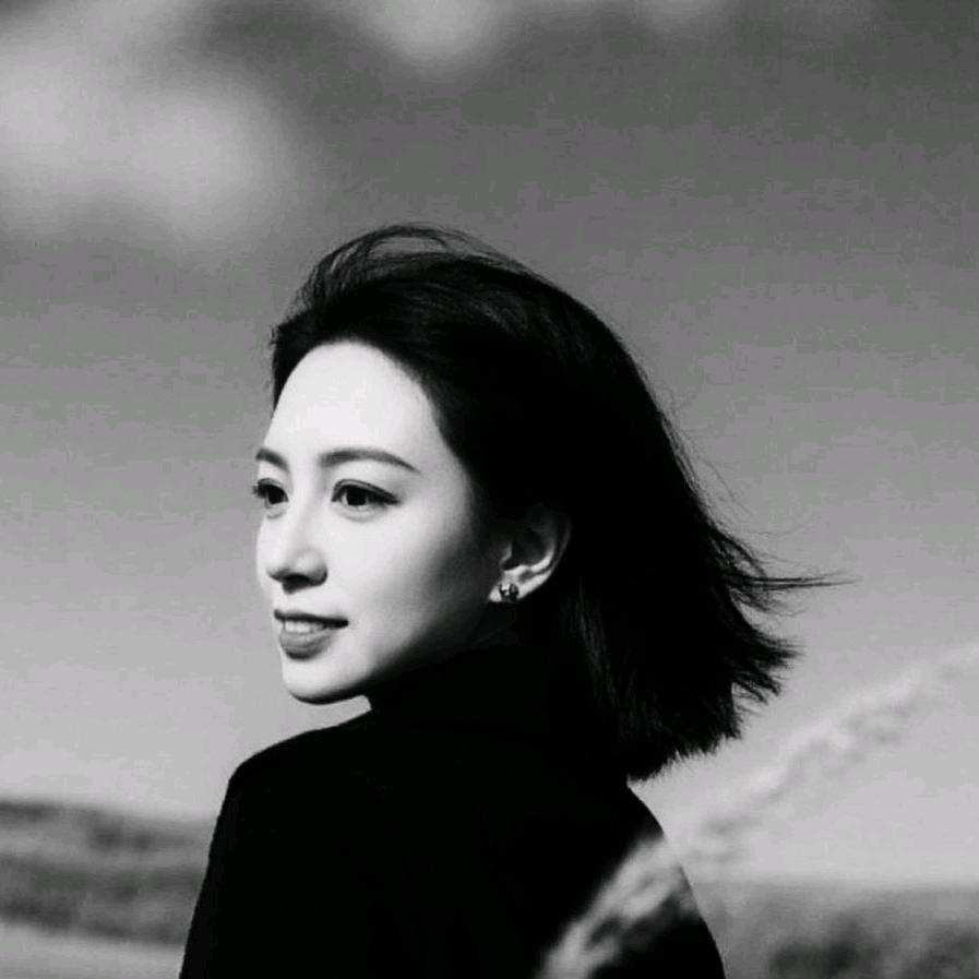 陈姐姐橱窗营业中…