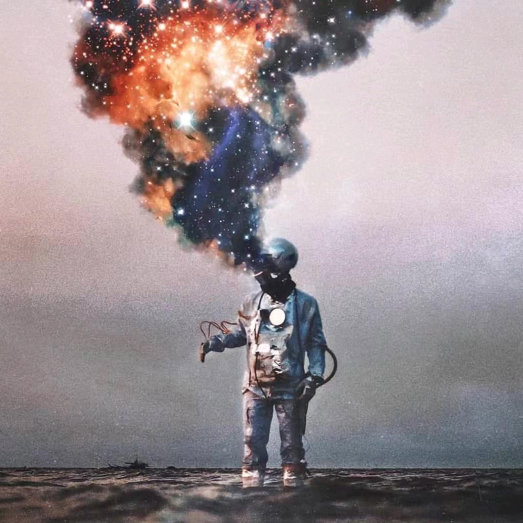 两边剃光，中间留长