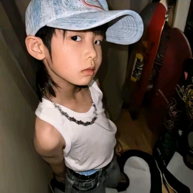䆁.