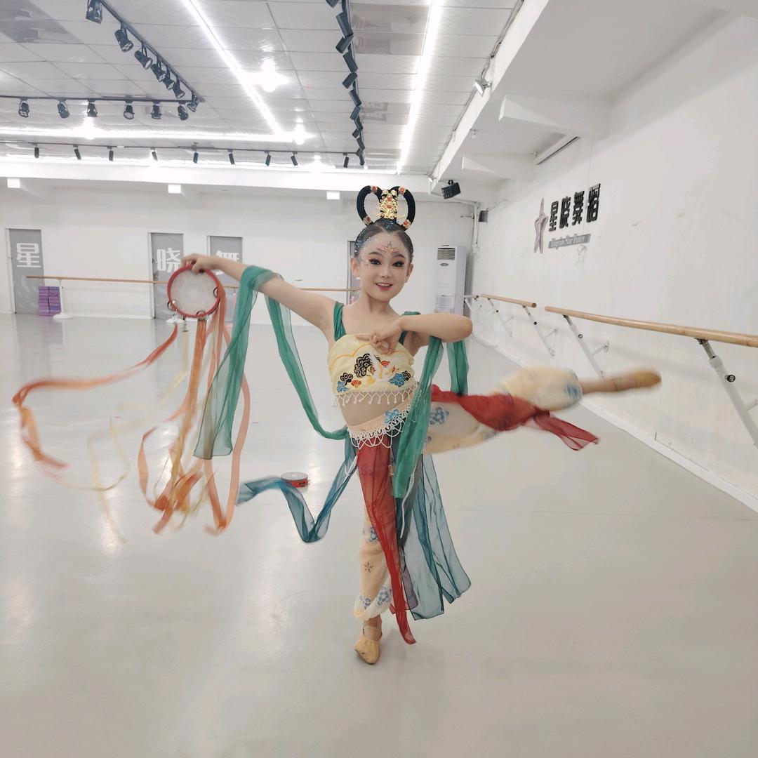 开心的猪(勿私聊)