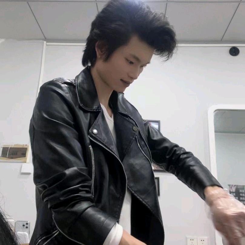 ai美丝连锁寄拢店托尼老师