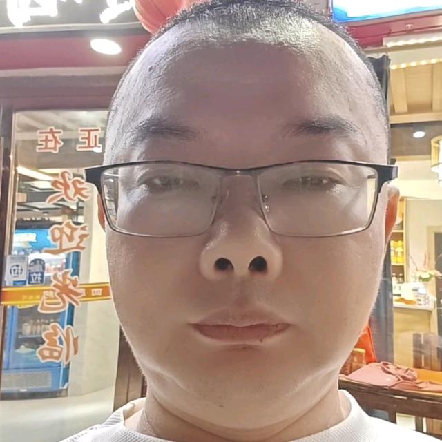 可爱的大叔之四季香约土菜馆