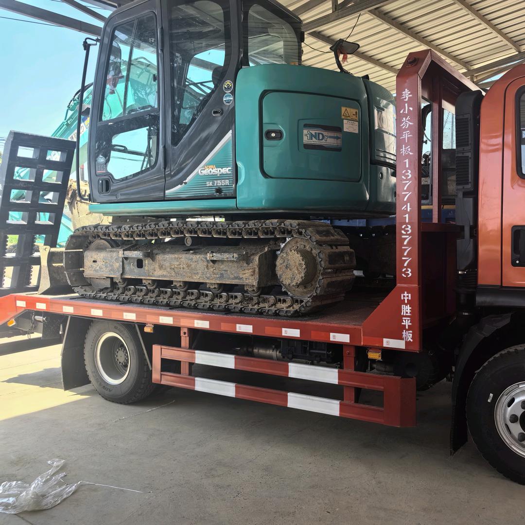 《夹儿挖机平板车租赁》楊