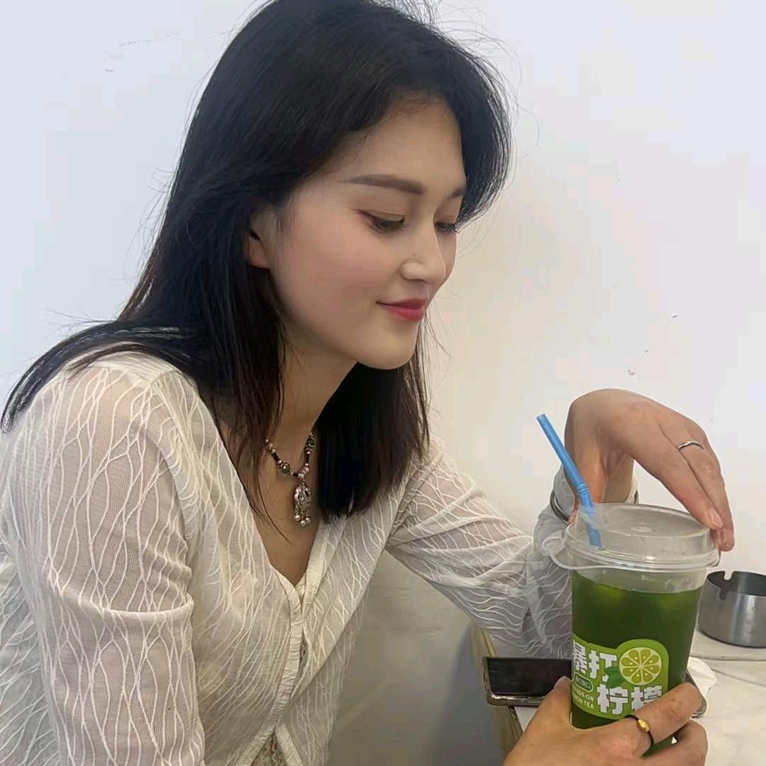 小何小何