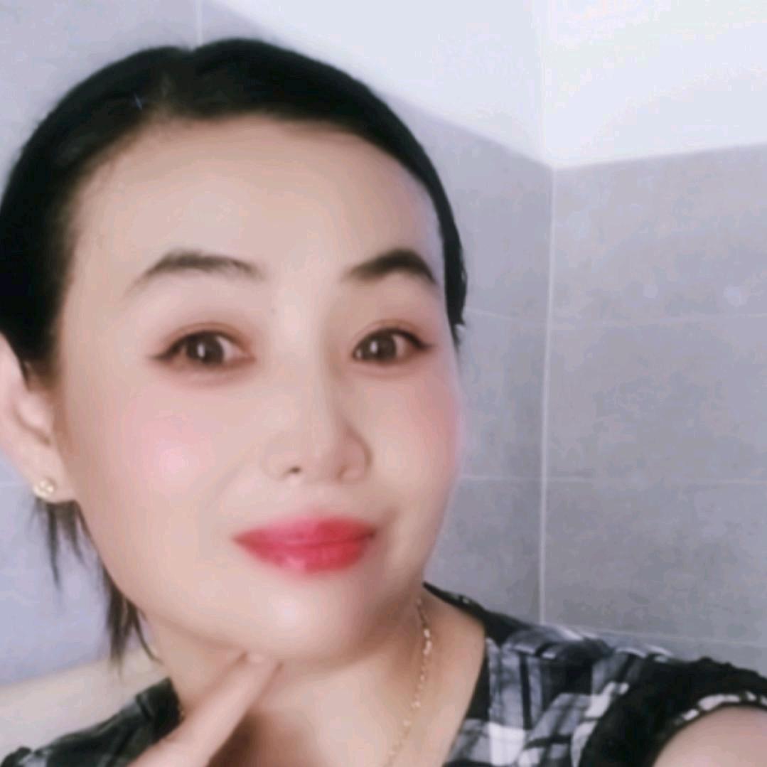 农村傻婆娘。