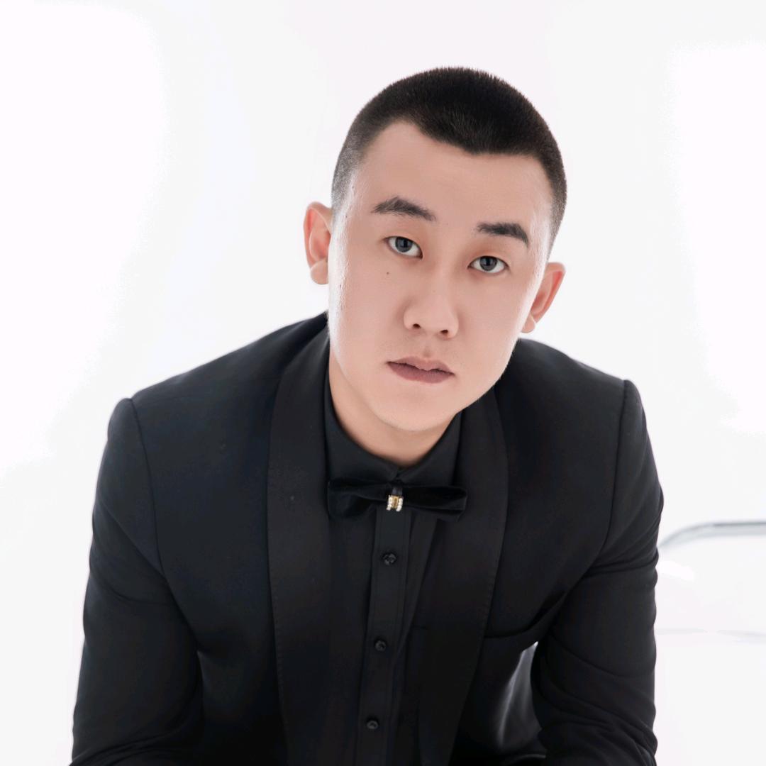 假装很神秘