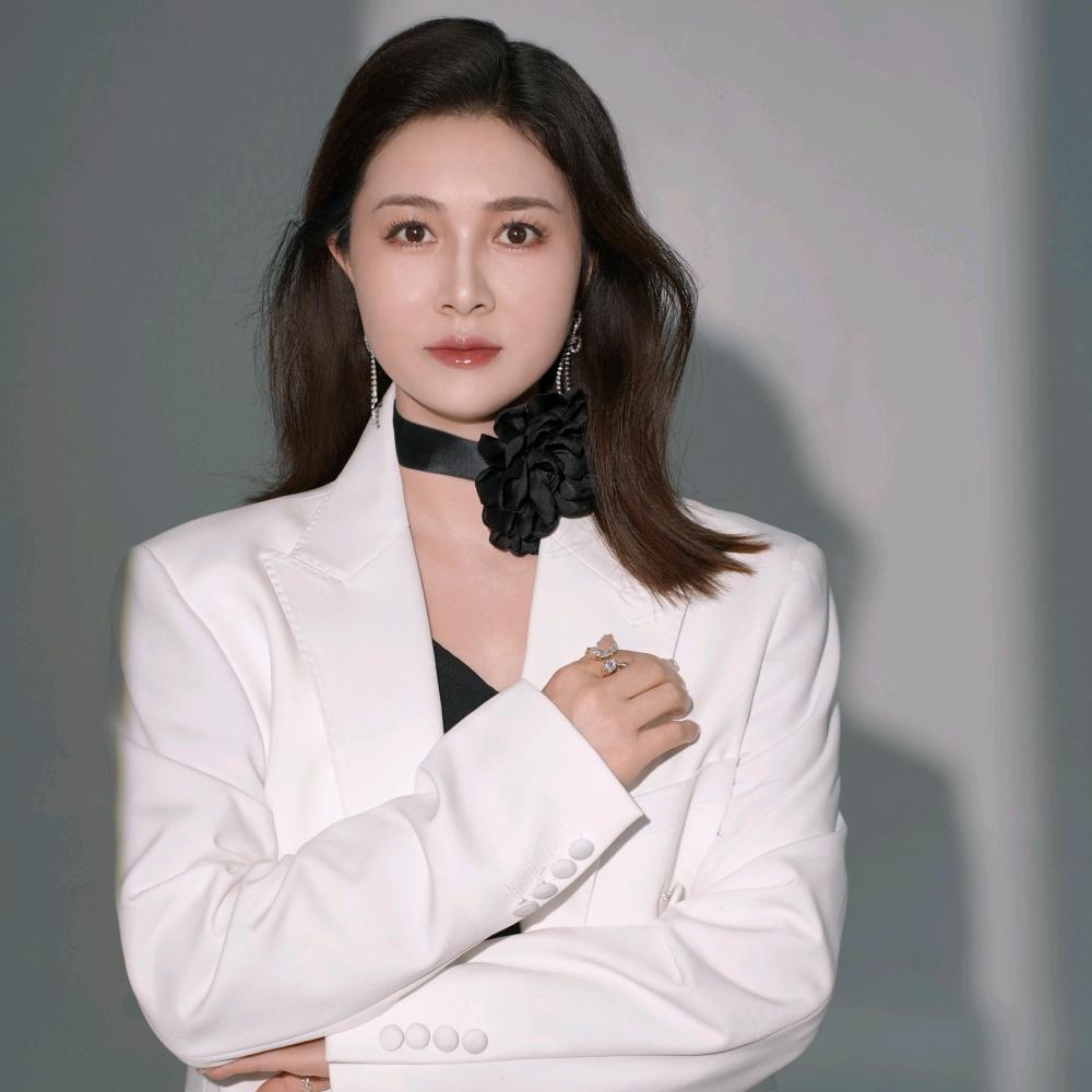 👄胡家大小姐