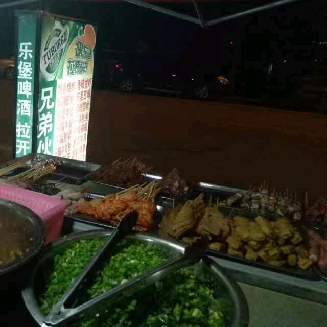 兄弟伙夜啤《户外活动烧烤》